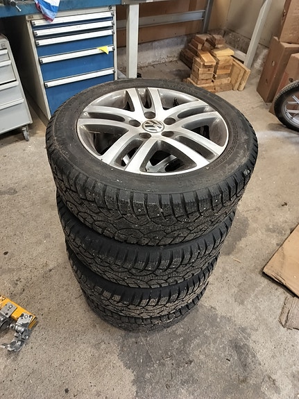 VW OE alumiinivanteet nastarenkailla