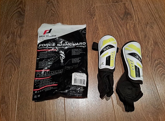Pro Touch Force 300 jalkapallo säärisuojat koko XXS