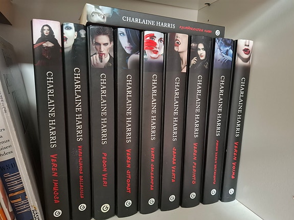 Charlaine Harris Sookie Stackhouse -kirjasarja, True Blood -kirjat