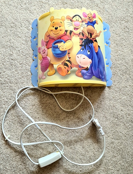 Nalle Puh lasten seinävalaisin