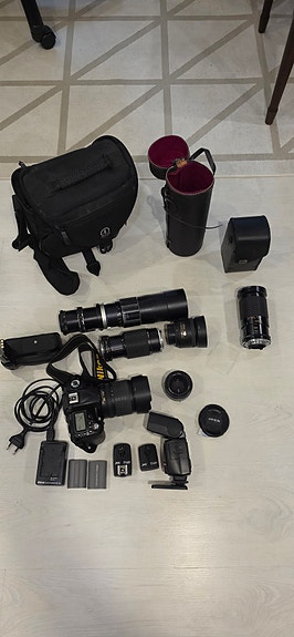 Nikon D90 + 6 objektiivia, TTL-salama, akkukahva ja tarvikkeet