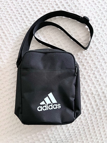Adidas olkalaukku