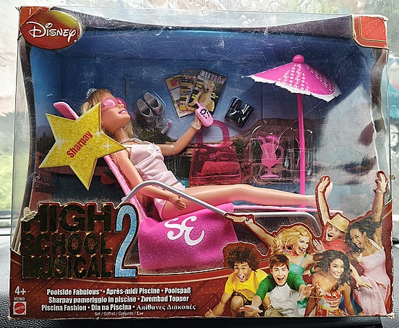 Keräilyharvinaisuus: High School Musical 2 Sharpay -nukkesetti (2007, UUSI)