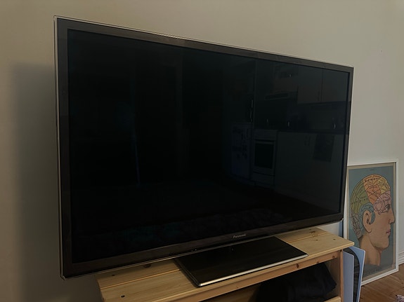 VARATTU Panasonic TX-P50ST50Y 50” TV