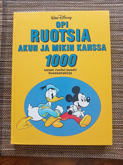 Disney Opi ruotsia Akun ja Mikin kanssa -kirja