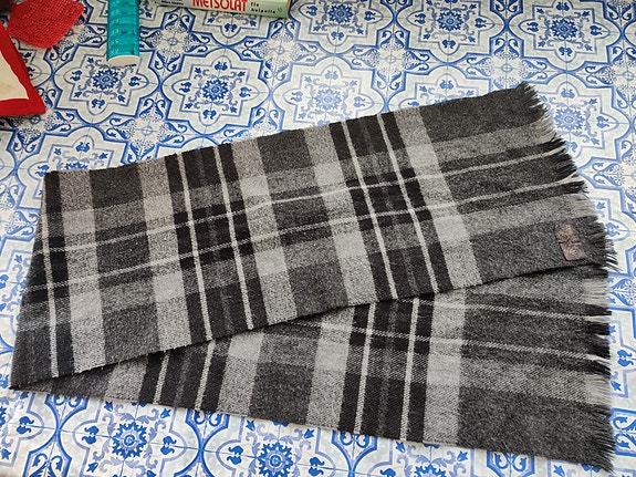 Harmaa Kaulahuivi