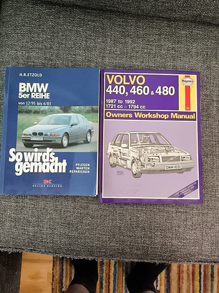 BMW 5-sarja E39 ja Volvo 440/460/480 korjausoppaat