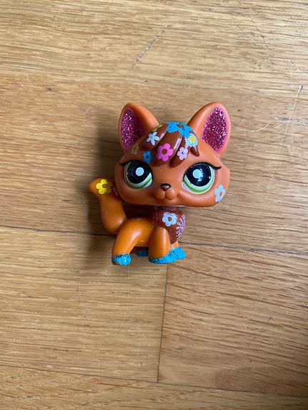 Lps kissafiguuri ruskea