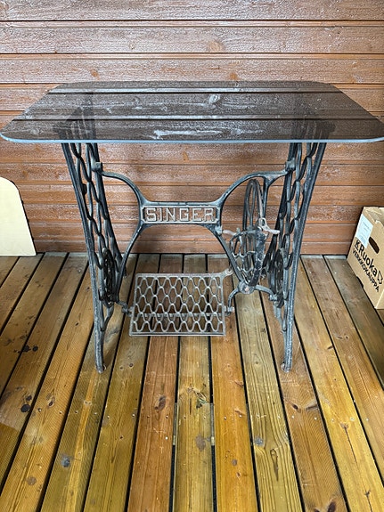 Singer pöytä