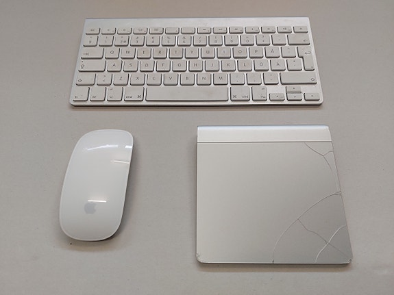 Apple langaton näppäimistö ja hiiri