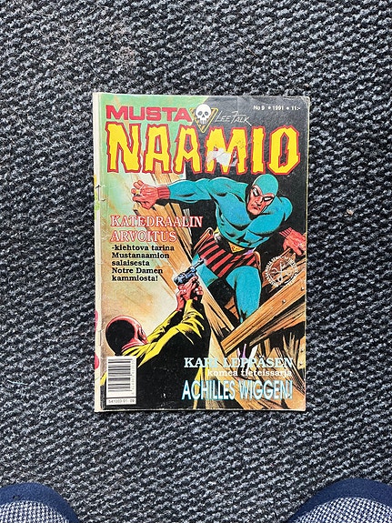MUSTA NAAMIO; Katedraalin arvoitus No 9/1991