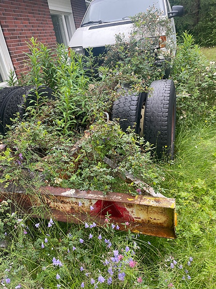 Peräkärryn runko ja renkaat/Lavetti kaivinkone
