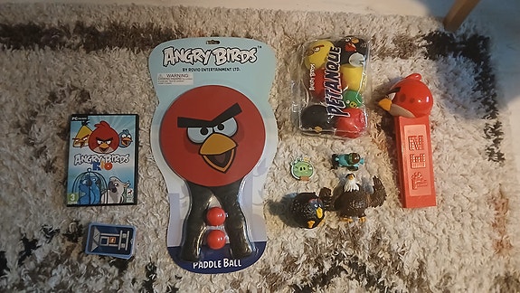 Angry Birds lelusetti ja peli