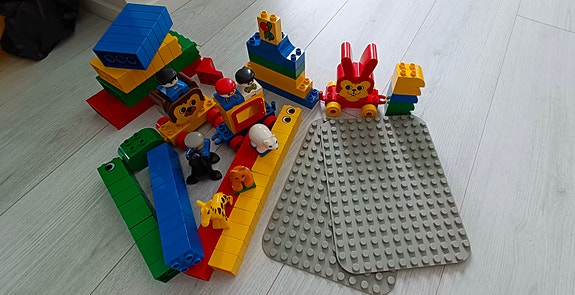 LEGO DUPLO  palikat, eläimet, hahmot ja alustat