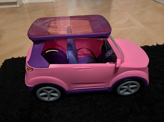 Barbie auto pinkki leluauto