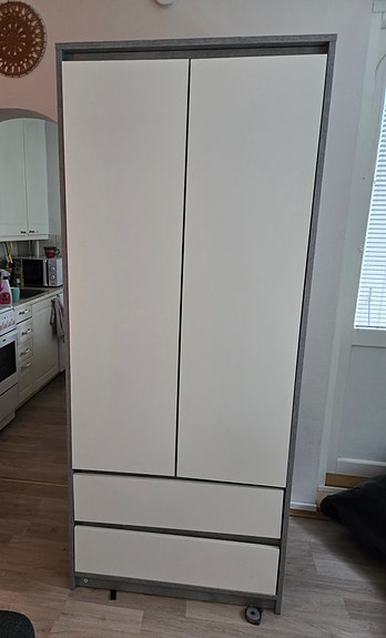 IKEA vaatekaappi valkoinen/harmaa laatikolla