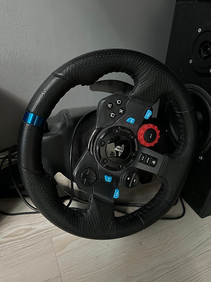 Logitech G29 rattiohjain ja polkimet