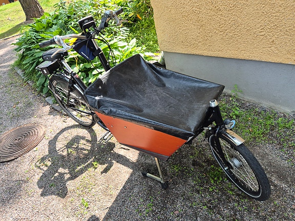 Vuokrattavana kuormapyörä. Cargo bike for rent