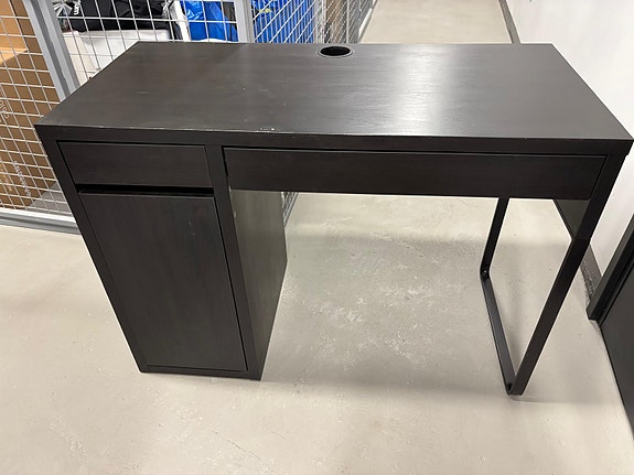 IKEA MICKE -työpöytä (mustanruskea)