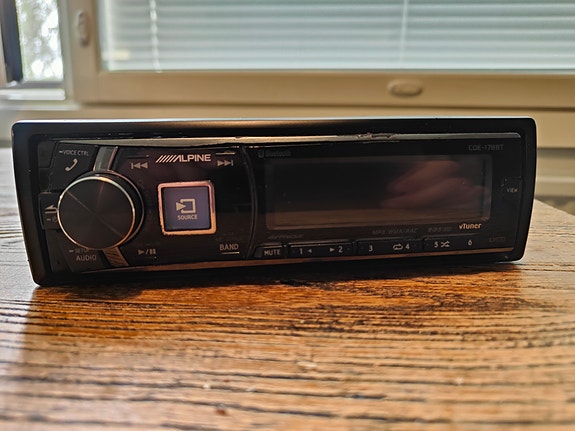 Alpine CDE-178BT
