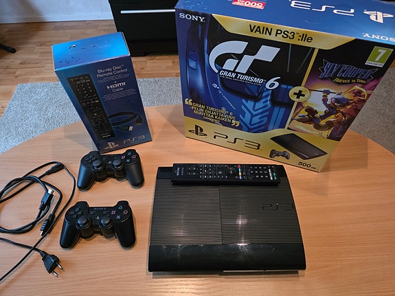 Sony PlayStation 3 konsoli ja paljon leffoja DVD/Blue-ray