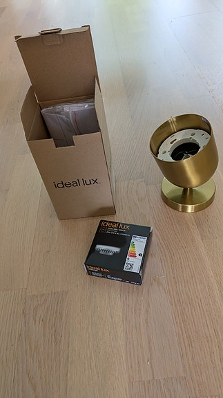 Ideal luxin messinkinen seinävalaisin