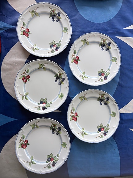 Villeroy & Boch Cottage lautaset marjakuviolla
