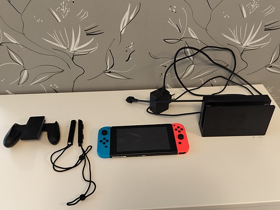 Nintendo Switch + Pro Controller