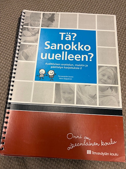 Tä? Sanokko uudelleen? -kirja