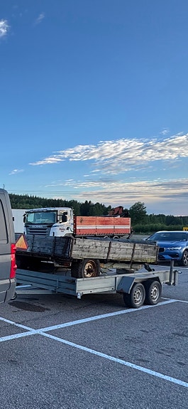 Jarrullinen 2-akselinen 2000kg traileri / peräkärry
