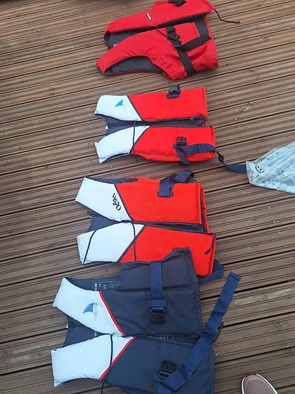 Airisto ja Ocean pelastusliivit (4kpl) 60–70 kg ja 70–100 kg