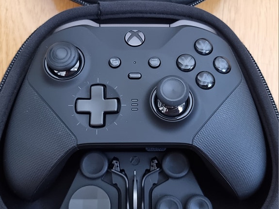 XBOX Elite Series 2 Ohjain