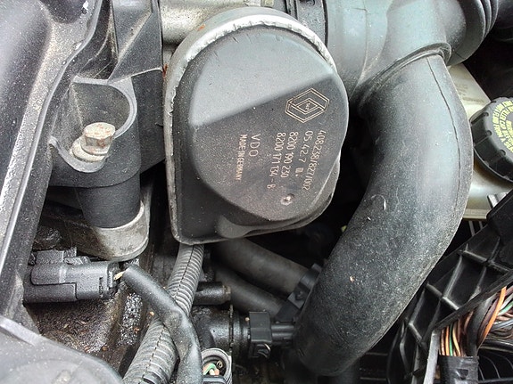 kaasuläppäkotelo renault megane 1.6