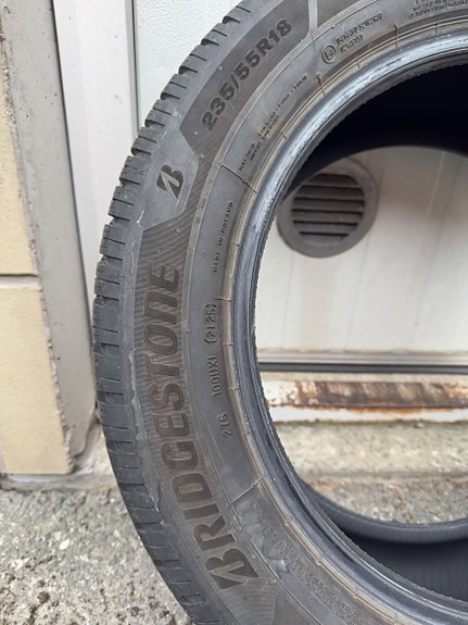 Lähes uudenveroiset Bridgestone kitkarenkaat