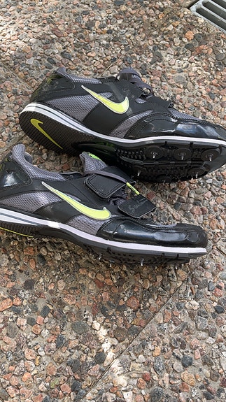 Nike kolmiloikka piikkarit 42,5