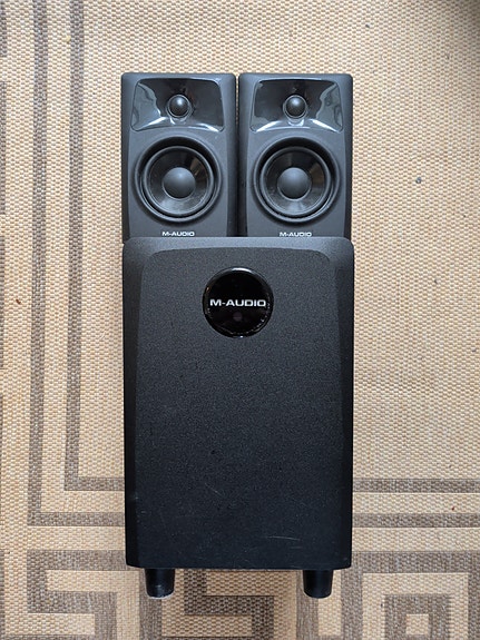 M-audio AV321 kaiuttimet