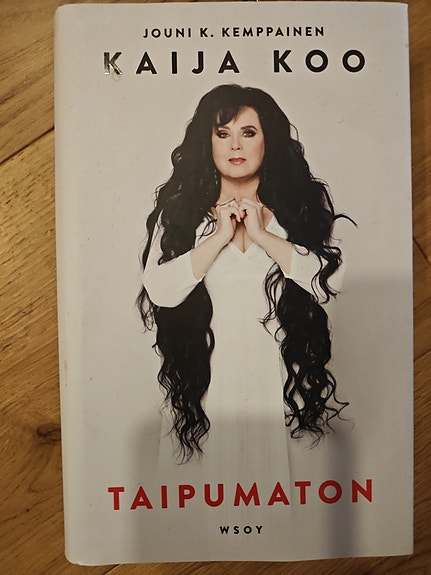Kaija Koo Taipumaton, elämänkerta