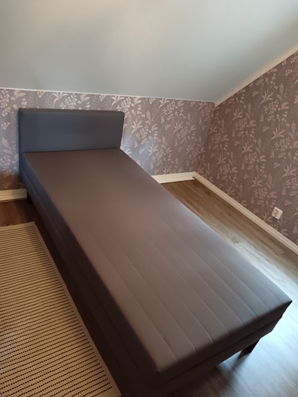 Ikea Svelgen sänky 90x200