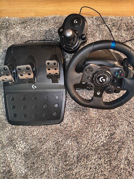 Logitech G923 ratti, polkimet ja vaihdekeppi