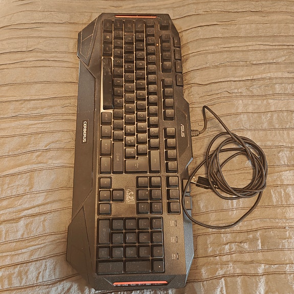 Asus Cerberus näppäimistö