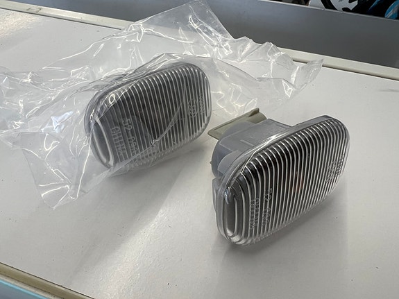 Toyota uudet kirkkaat sivuvilkut (Corolla, Camry, Avensis, Yaris, Auris ym.)w