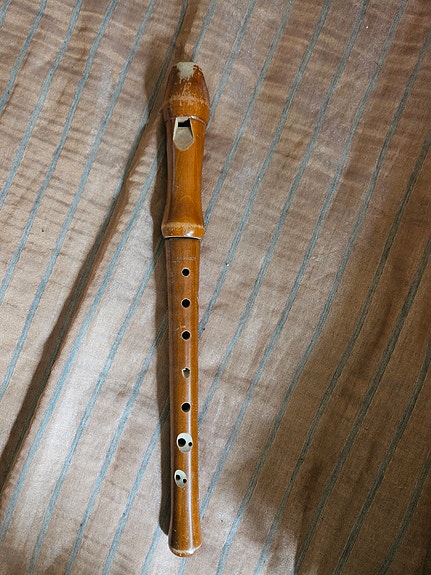 puinen nokkahuilu, Adler