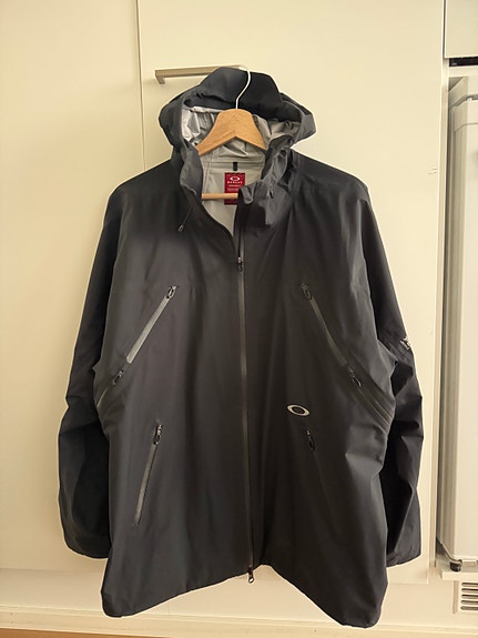 Oakley Japan exclusive vedenpitävä takki