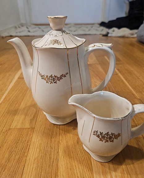 Arabia kahvikannu ja kermakko