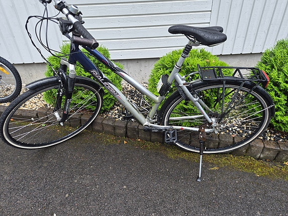 Raleigh naisten polkupyörä 28" VARATTU