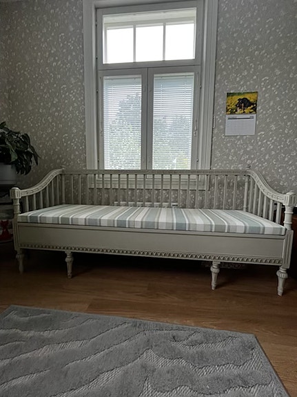 Kustavilainen puusohva