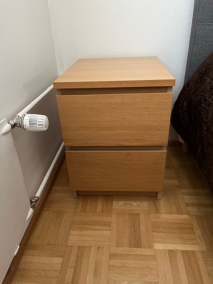 Malm-laatikosto, yöpöytä