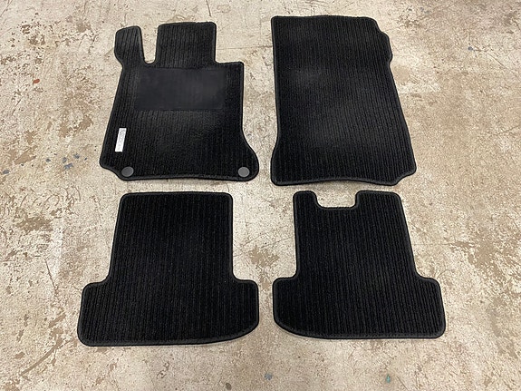 MB C207(E-sarja Coupe) Velour matot