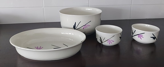 Käyttämätön, käsintehty Tita- Mari astiasto