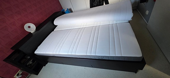 IKEA Høvåg joustinpatja+Sultan petari,  sekä sänky päätyineen.